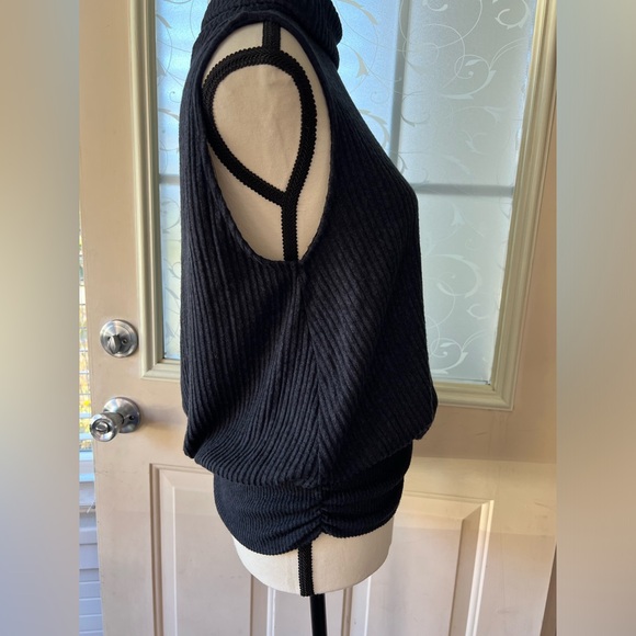 Democracy size M mock turtleneck with gathered band at hips. Ribbed navy blue - Picture 5 of 8